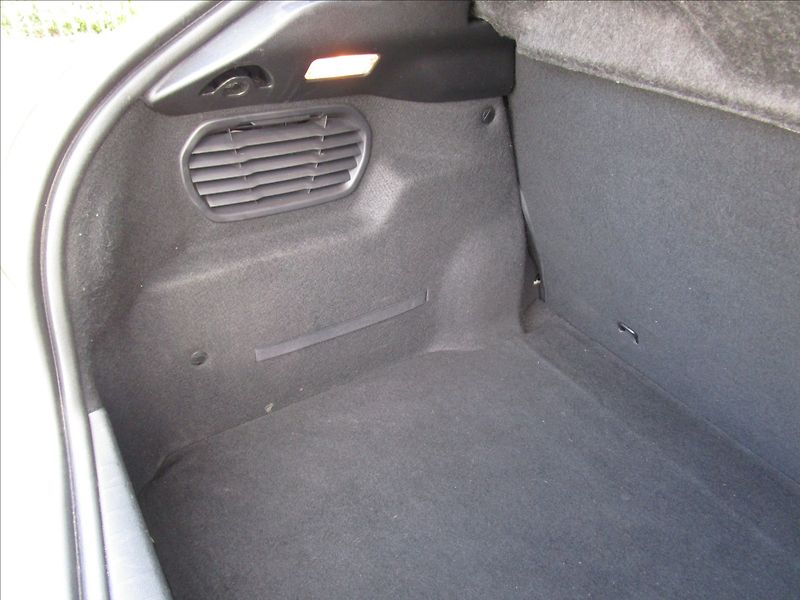 Peugeot 208 1.0i - fotka 33 z 40