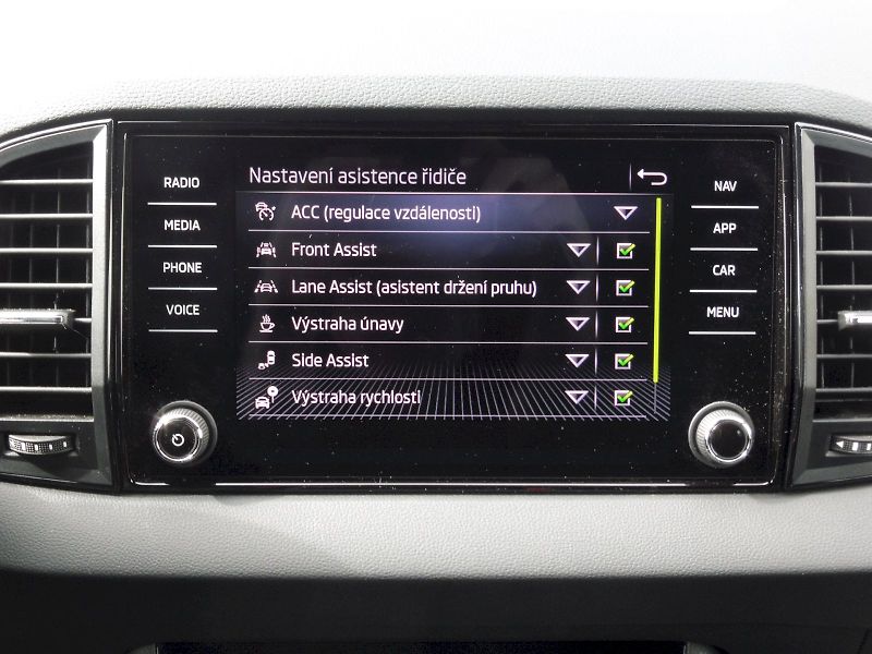 Škoda Karoq (2025) SportLine 1,5 TSI 110kW DSG - fotka 17 z 29