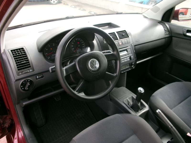 Volkswagen Polo (2006) 1,4 16V COMFORT AC ISOFIX - fotka 21 z 26