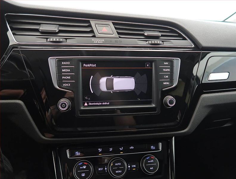 Volkswagen Touran (2016) Highline 1.6 TDI, Navi - fotka 15 z 19