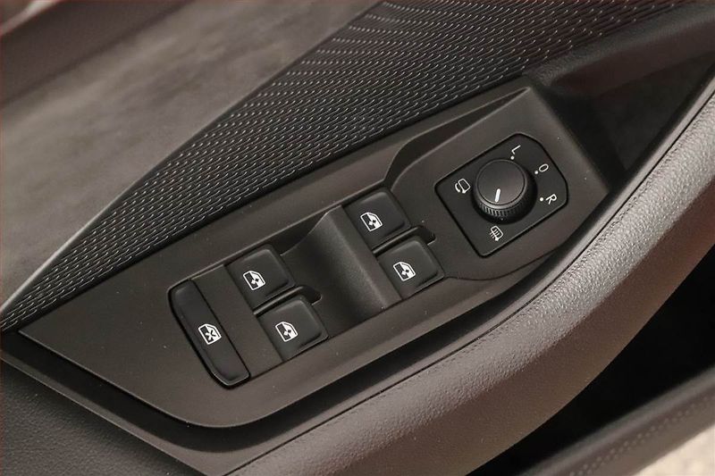Škoda Octavia (2022) RS 2.0 TSI - fotka 9 z 16
