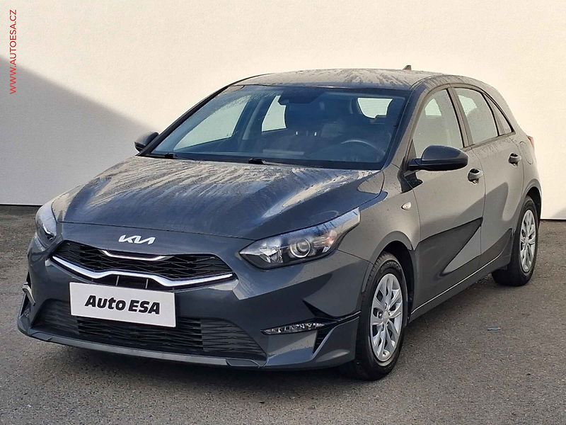 Kia Ceed (2022) 1.5 T-GDi, ČR, AC, park - fotka 3 z 16