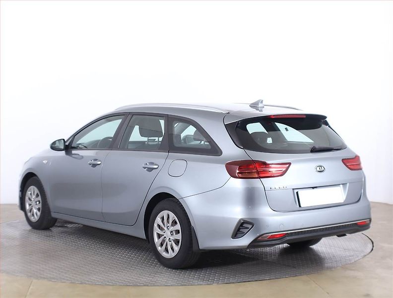 Kia Ceed (2019) Silver 1.4 T-GDI, Serv.kniha - fotka 4 z 15