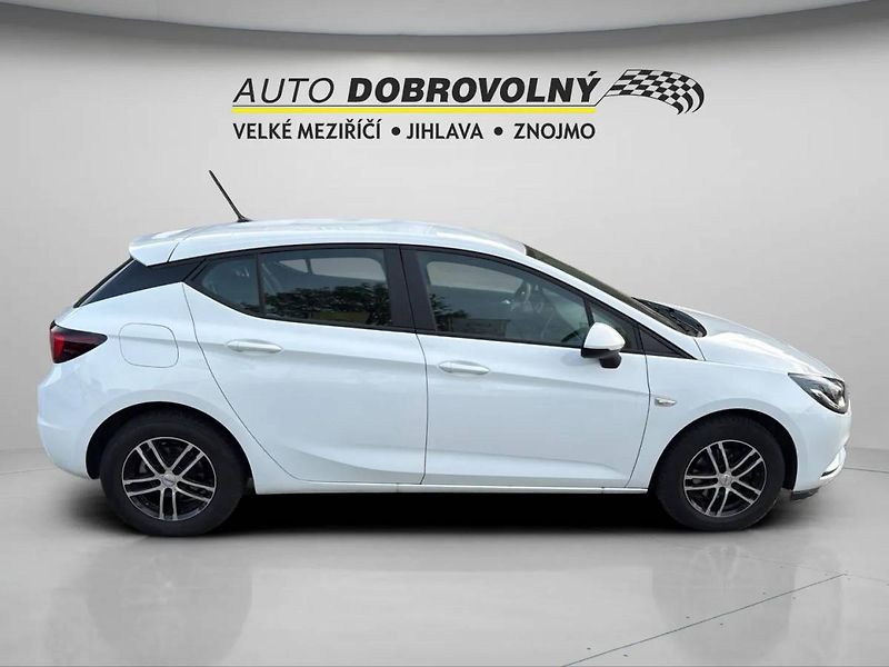 Opel Astra Edition HB 1.4i MT6 (74kW/100k - fotka 9 z 24