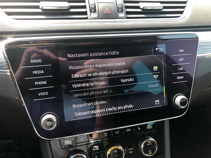 Škoda Superb COMBI 2.0 TSi DSG 7st. STYLE - fotka 24 z 30
