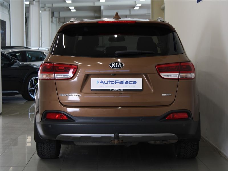 Kia Sorento 2,2 CRDi 147kW 4x4 AT Tažné ČR - fotka 4 z 23