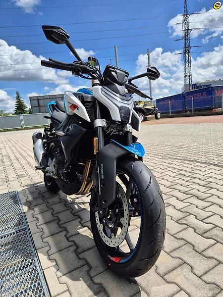 CFMOTO 450 NK (2026) E5+ - fotka 10 z 19