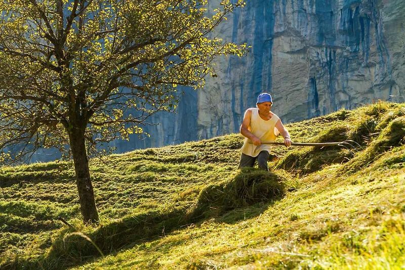 Když už je turistů hodně, na vesnici je to znát a místní si stěžují.