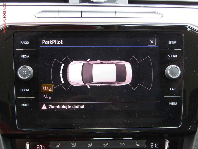 Volkswagen Passat (2018) 2.0TDi - fotka 16 z 19