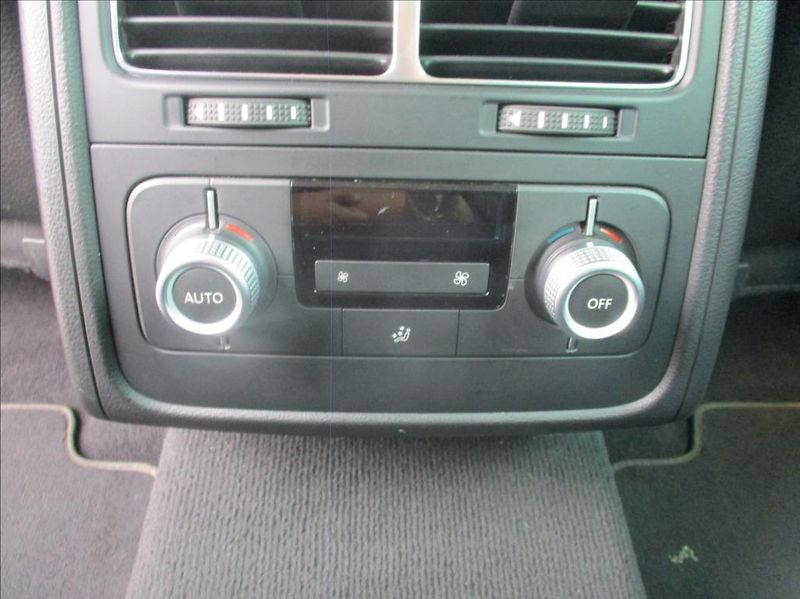 Volkswagen Touareg 3,0 TDI, DSG,servis,el.tažné - fotka 28 z 30