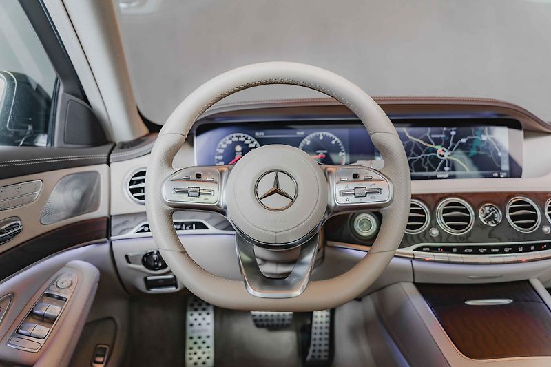 Mercedes-Benz Třídy S (2020) S400dL*AMG*HUD*2xLCD*R20 - fotka 9 z 16