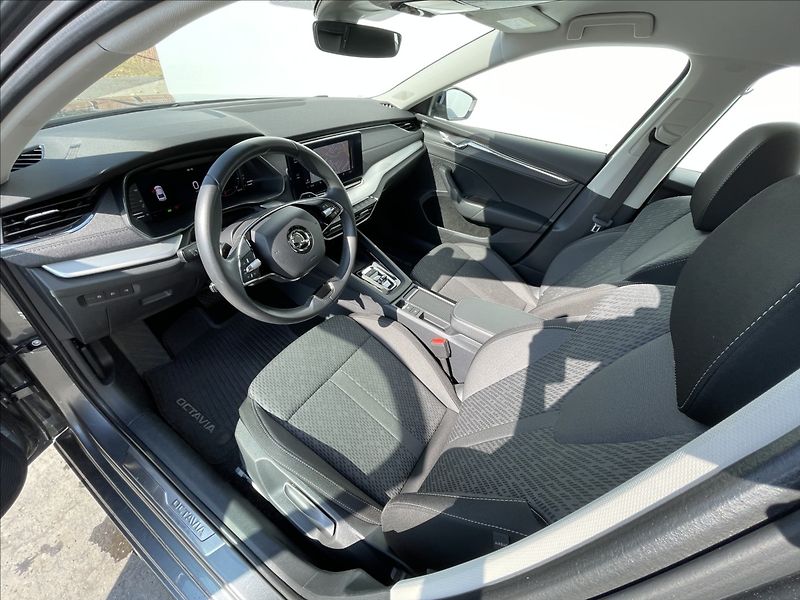 Škoda Octavia 2,0 TDI DSG Style Plus LED+ACC - fotka 5 z 24