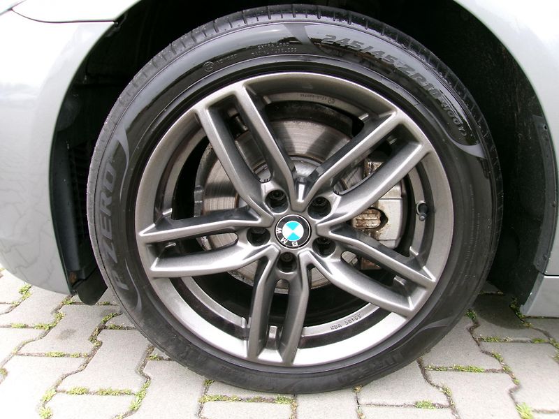 BMW Řada 5 (2010) 520d combi  - fotka 8 z 28