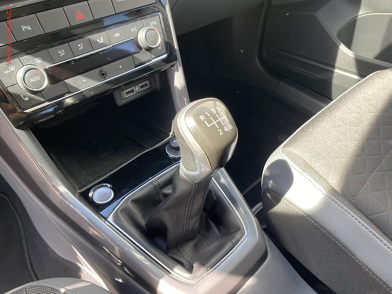 Volkswagen T-Cross (2019) 1.0 TSi, Highline, LED, navi - fotka 16 z 19