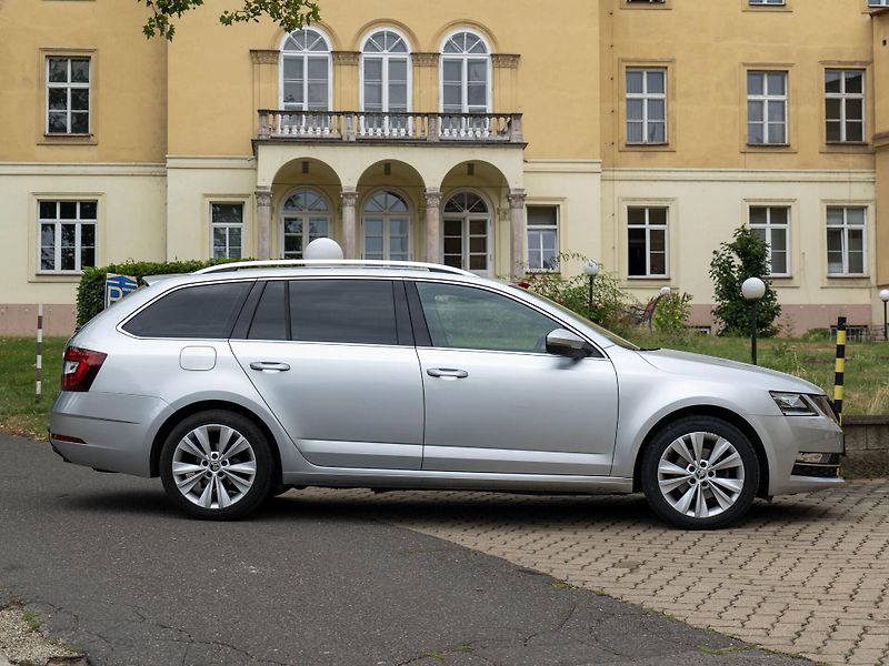 Škoda Octavia 2.0 TDI DSG Kamera Style+ - fotka 5 z 35