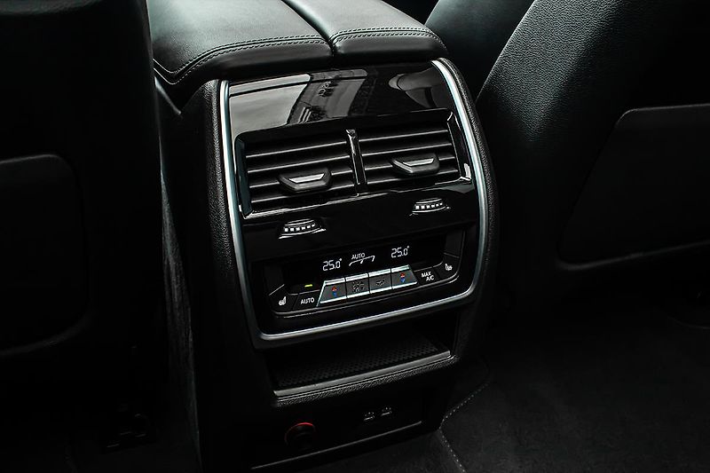 BMW X7 3,0   xDrive40d ČR MpaketHarma - fotka 27 z 32