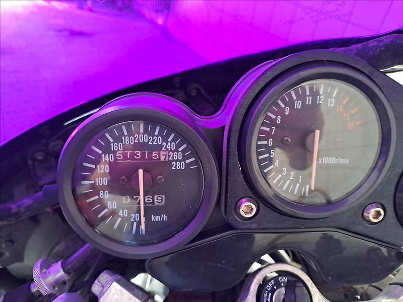 Suzuki GSX-R750 - fotka 7 z 8