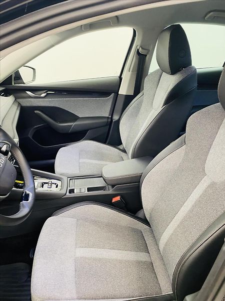 Škoda Octavia 1,5 TSI  mHEV Top Selection - fotka 5 z 27
