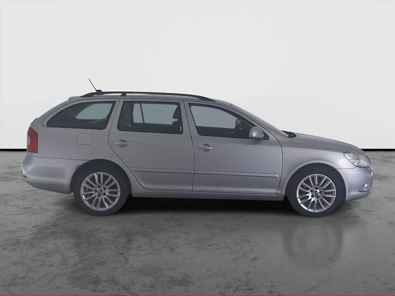 Škoda Octavia (2011) Laurin&Klement 2.0 TDI, 4X4 - fotka 6 z 20