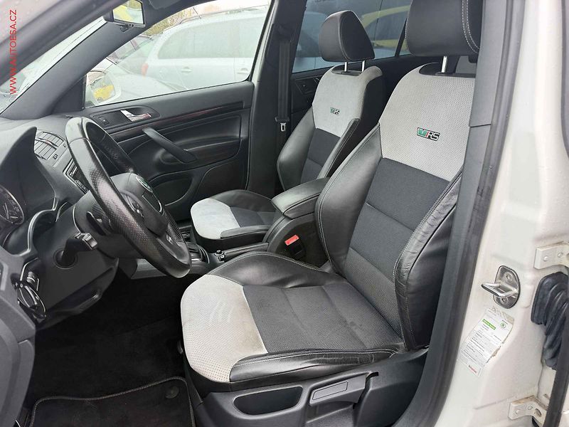 Škoda Octavia (2012) 2.0 TDi, RS, DSG, xenon - fotka 9 z 18