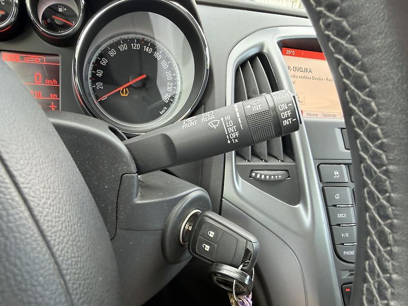 Opel Astra 1.4 88kw - fotka 24 z 42