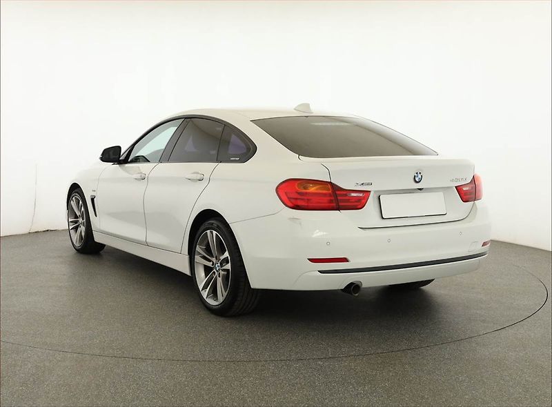 BMW Řada 4 (2014) 420d xDrive, 4X4, Automat - fotka 4 z 18