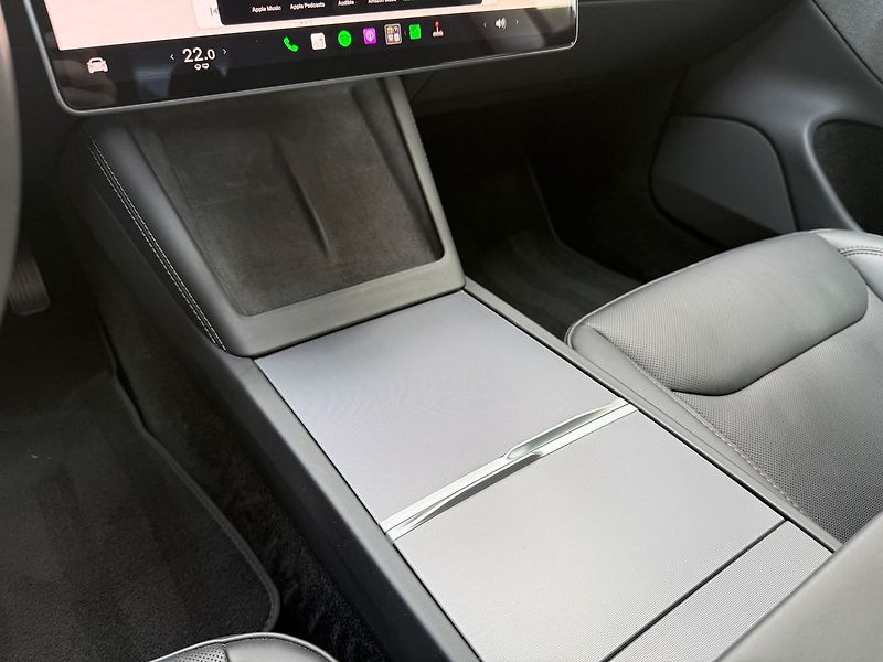 Tesla Model 3 Standart Range Premium - fotka 29 z 37