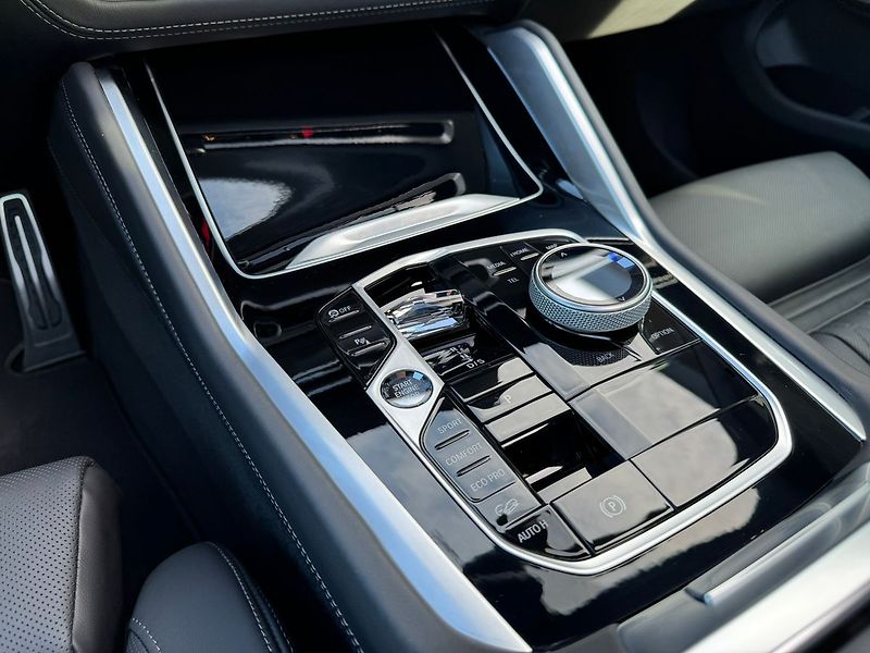 BMW X6 M60i xDrive TOP - fotka 26 z 31