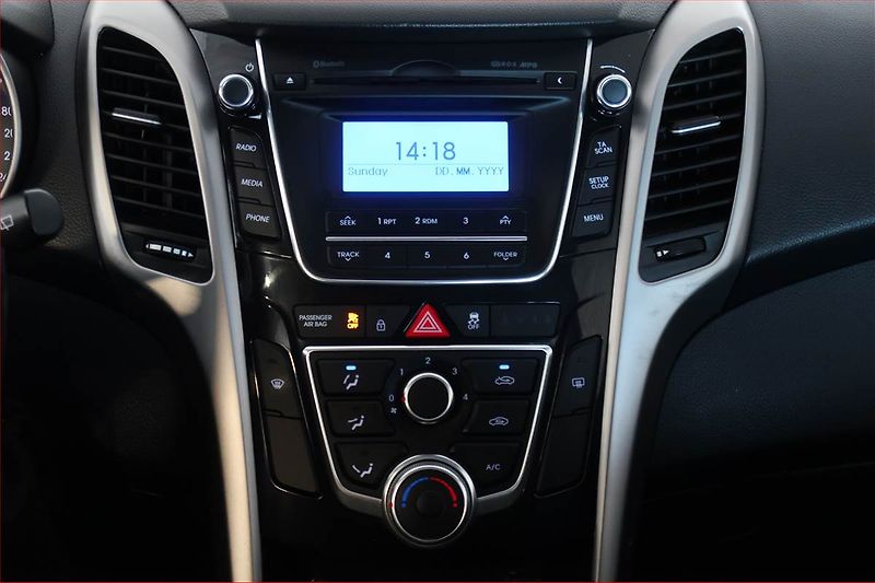 Hyundai i30 (2016) 1.6 GDI, Tempomat - fotka 12 z 18