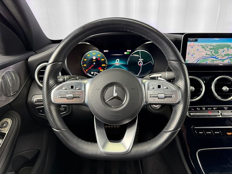 Mercedes-Benz Třídy C 300d AMG, WEBASTO, BURMESTER, - fotka 13 z 25
