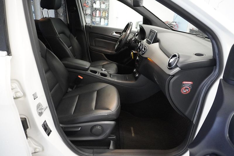 Mercedes-Benz Třídy B (2015) B250 2,0I AUTOMAT - fotka 26 z 30