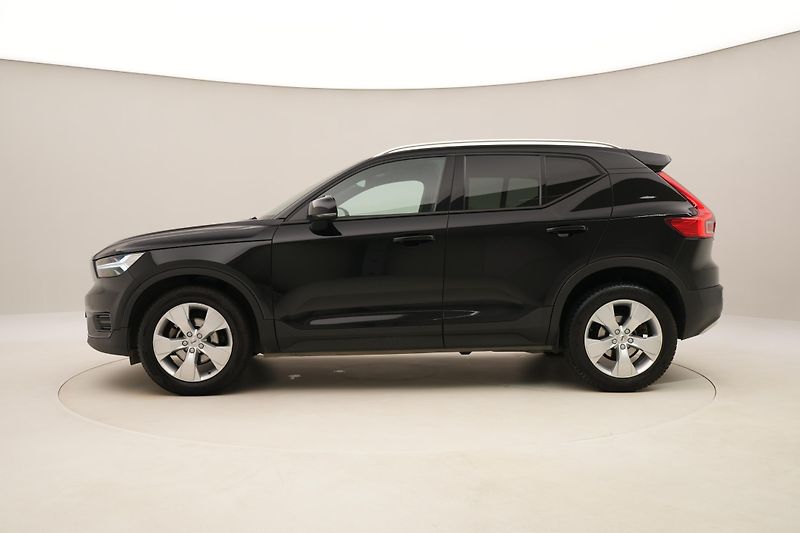Volvo XC40 T2 MOMENTUM REZERVACE - fotka 9 z 44