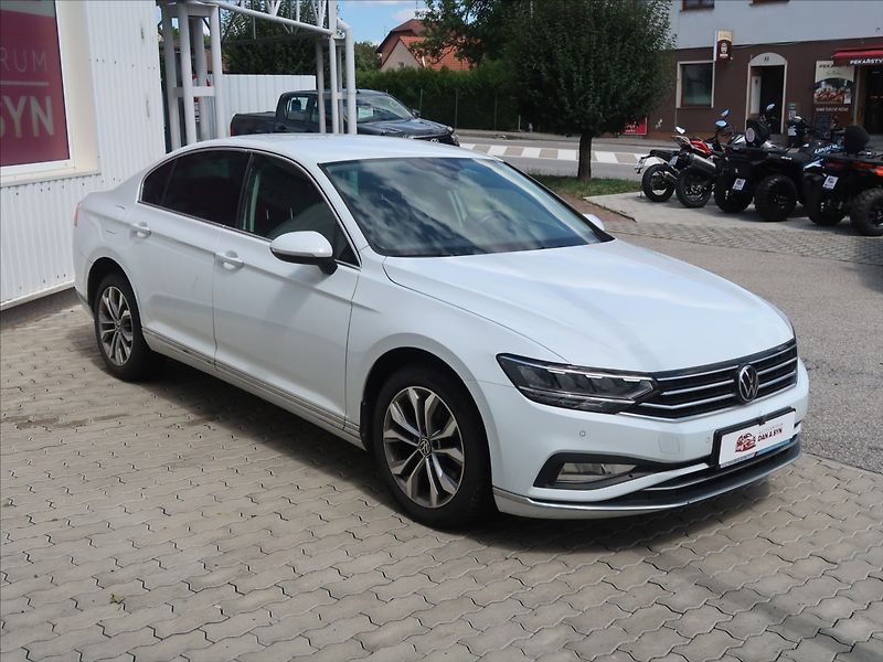 Volkswagen Passat 2,0 TDI DSG ELEGANCE 1.MAJ. CZ - fotka 2 z 8