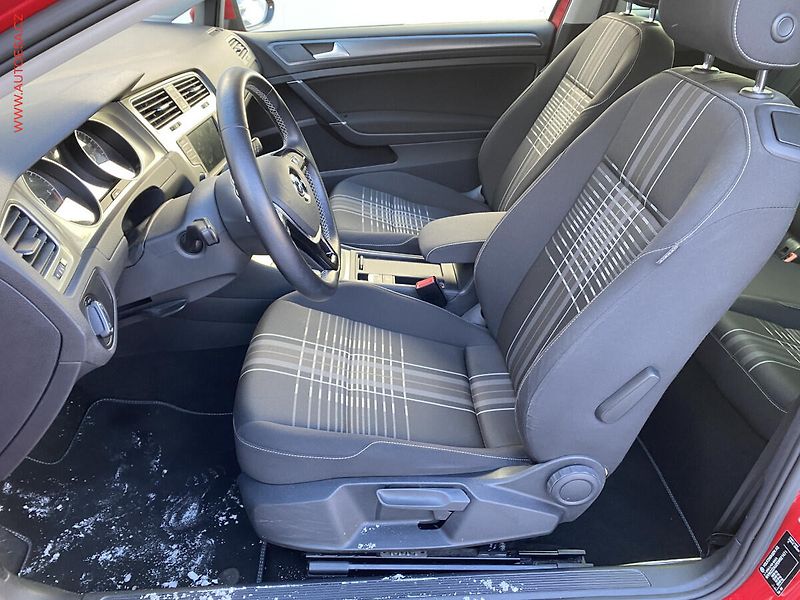 Volkswagen Golf (2015) 1.6 TDi, Lounge, bixen, navi - fotka 9 z 18