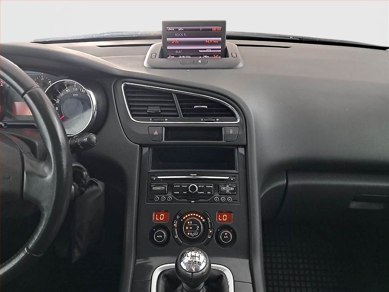 Peugeot 5008 (2011) Active 1.6 HDi, Tažné - fotka 12 z 14