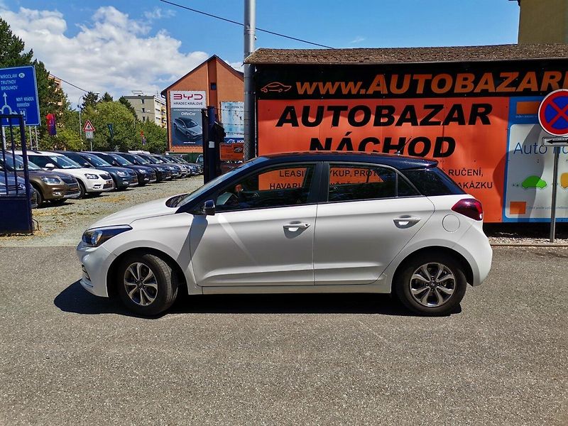 Hyundai i20 (2019) 1.2i 62kw AC Winter PDC - fotka 24 z 25