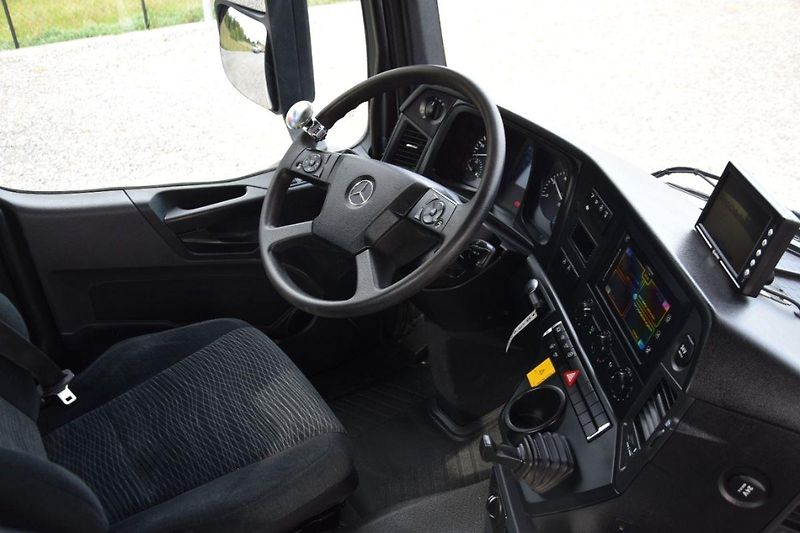 Mercedes-Benz (2018) Arocs 3252 8x4 Bordmatik  - fotka 27 z 27