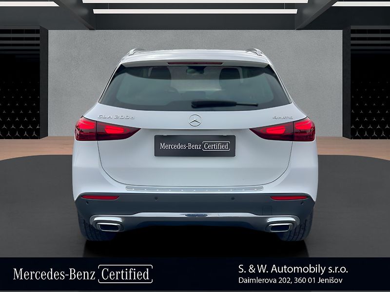 Mercedes-Benz GLA 200 d 4MATIC - fotka 12 z 37