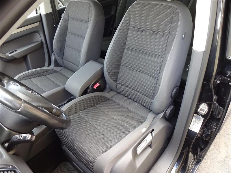 Volkswagen Touran 2,0 TDI 103kW 7.MÍST - fotka 17 z 55
