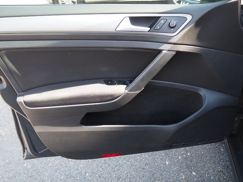 Volkswagen Golf Variant (2014) 2.0 TDI, 110 kW, Navi - fotka 11 z 43