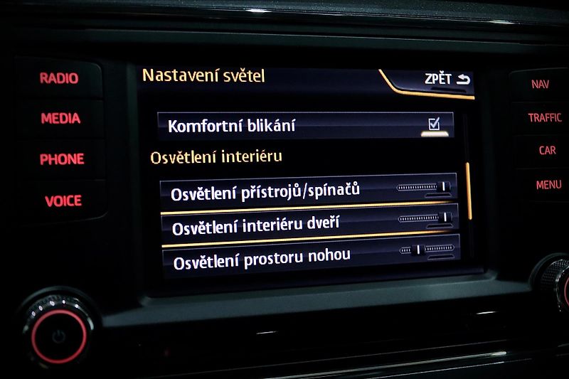 Seat Leon 1.4 TSI 92 kW FR - fotka 31 z 34
