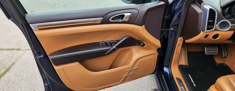 Porsche Cayenne (2012) 4.8 GTS 309KW PANORAMA - fotka 31 z 55