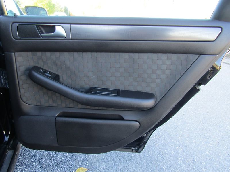 Audi A6 (2003) 1.9 TDI 96kW 2 SADY PNEU - fotka 23 z 33
