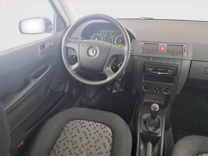 Škoda Fabia (2006) 1.2 12V, po STK, jezdí výborně - fotka 7 z 14