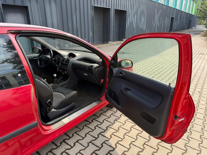 Peugeot 206 1,4i / 55 kW / sada pneu  - fotka 13 z 18