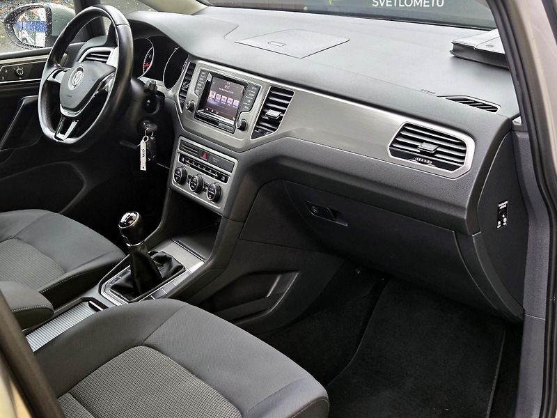Volkswagen Golf Sportsvan TSi CEBIA,KAMERA,Bi-xenony  - fotka 20 z 43
