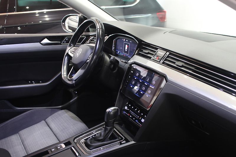 Volkswagen Passat (2021) 2.0TDI DSG Display LED - fotka 19 z 34