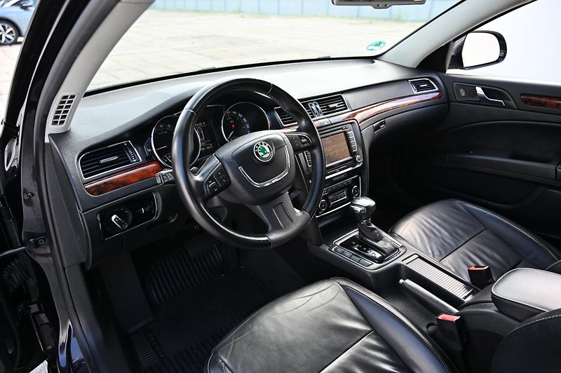 Škoda Superb 2.0TDI 125KW DSG Elegan. 12/09 - fotka 23 z 45