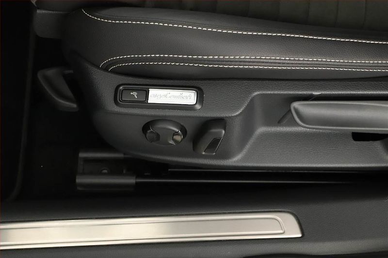 Volkswagen Passat (2023) 2.0 TDI - fotka 11 z 19