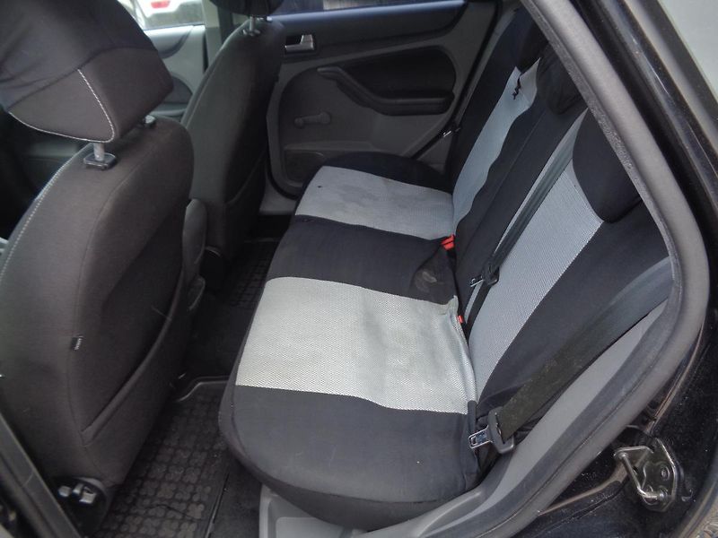 Ford Focus 1,6 - fotka 11 z 17